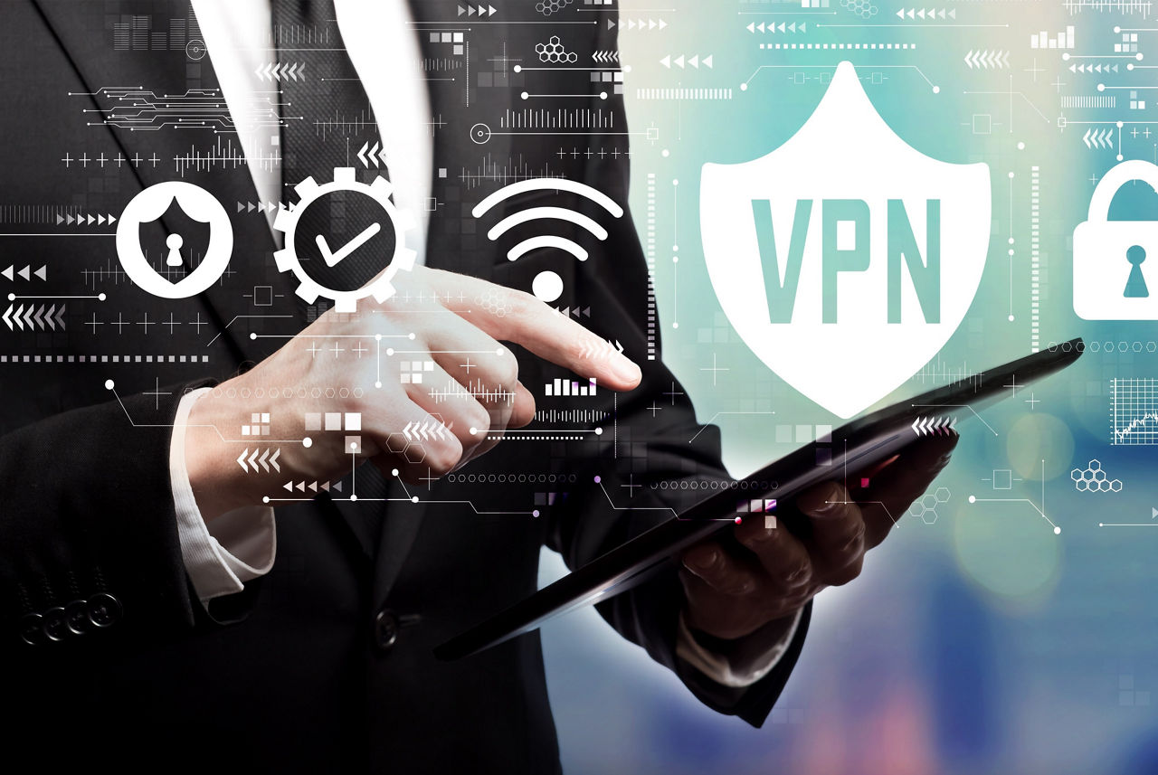 画面とパッドロック南京錠のランダムな青い数字と文字